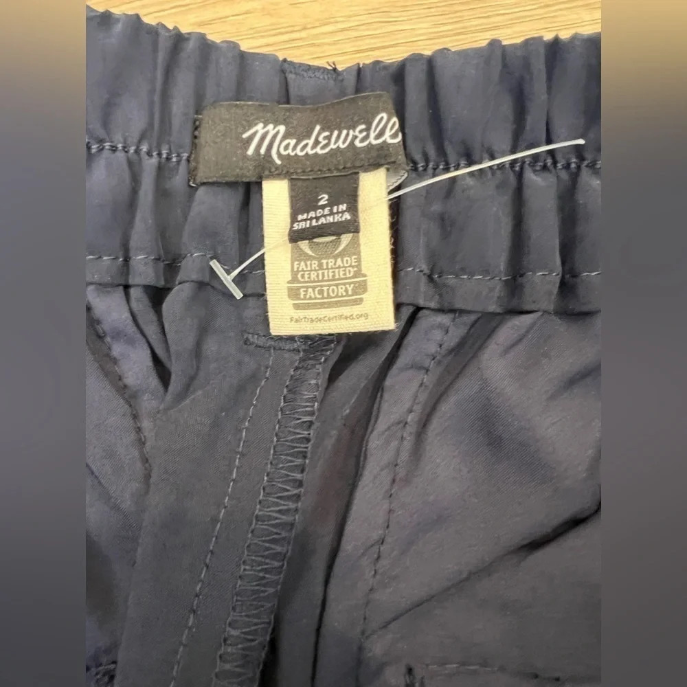 Madewell The Tailored Tapered Pant in Softdrape NWT
Navy 
Size 2 - Picture 8 of 8